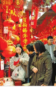 節(jié)日飾品購(gòu)銷(xiāo)兩旺